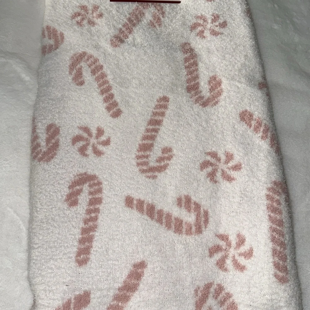Merry and Bright Extra Cozy Feather Knit Throw Blanket Pink White Candy Canes
